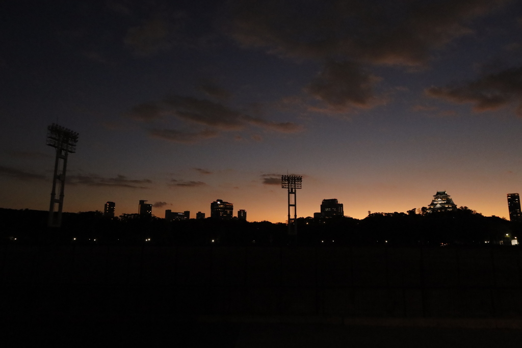 夕刻の大阪城
