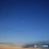 夕陽と月