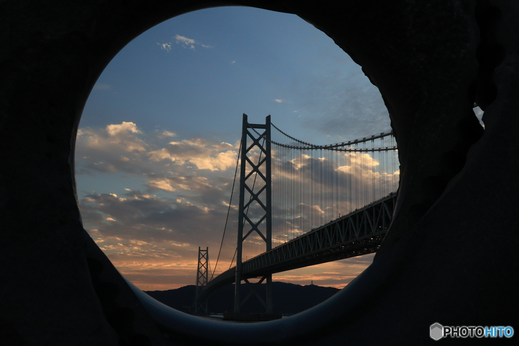 大橋を日の丸で