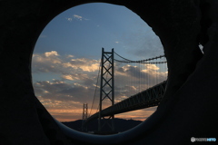 大橋を日の丸で