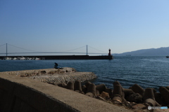 釣り人と明石海峡大橋