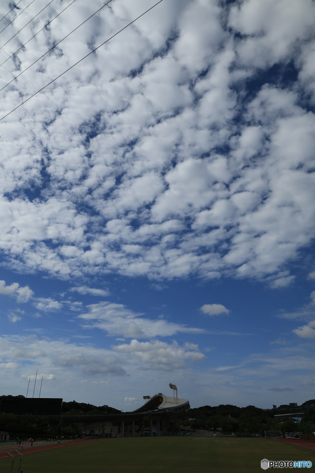 秋空と競技場