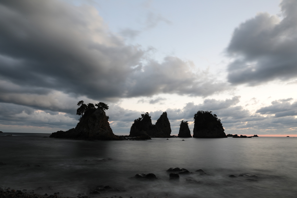 日没の岩海岸