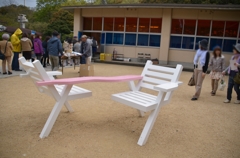 瀬戸内国際芸術祭　沙弥島　椅子の彫刻「LOVE]　