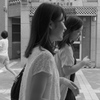 画角内通過美女