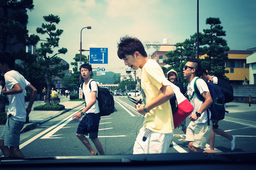 横断男子