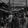 雑踏の古き町と現実