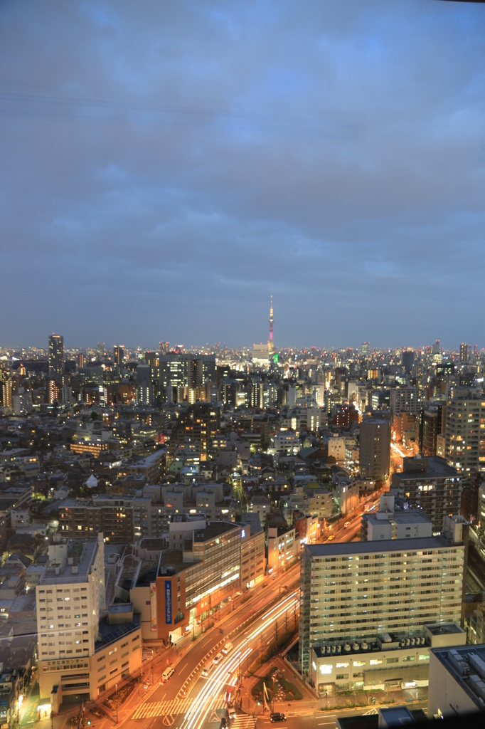 東京に灯りがともる頃