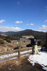 その男は動かない