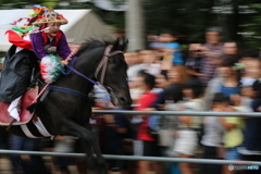 花笠で流鏑馬