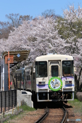 春の山岡駅
