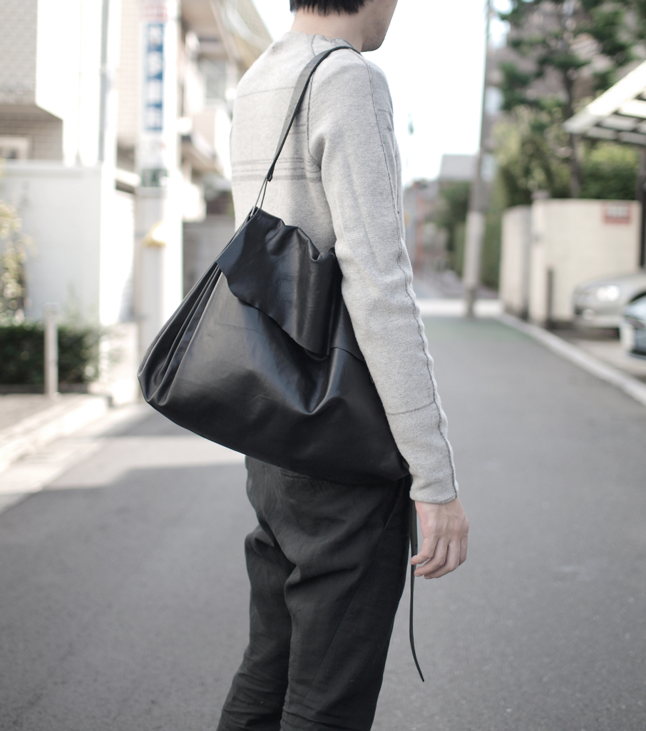 m.a+ / アコーディオンバッグ着用