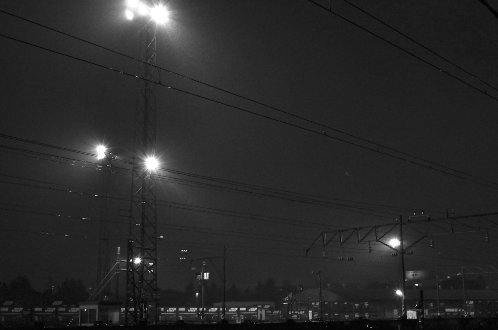 雨の貨物駅２