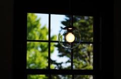 窓と灯り