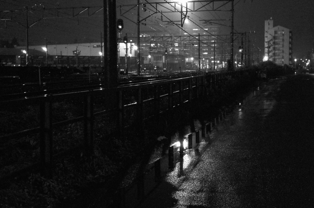 雨の貨物駅５