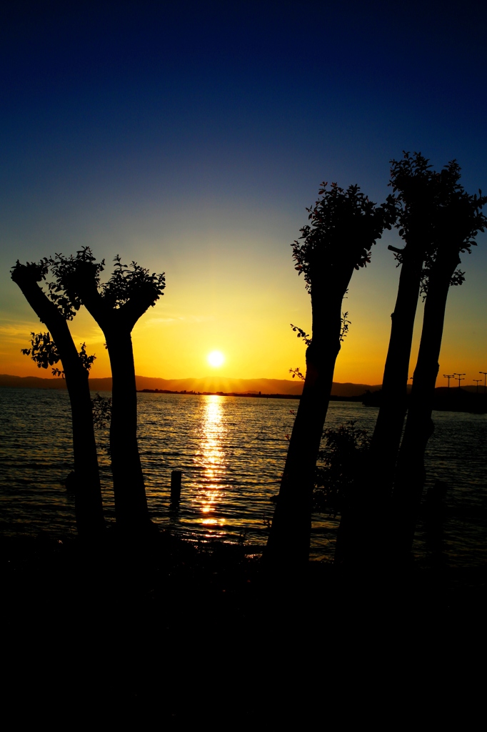 琵琶湖湖東の夕暮れ