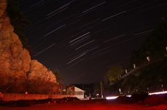 星降る夜空を見上げ