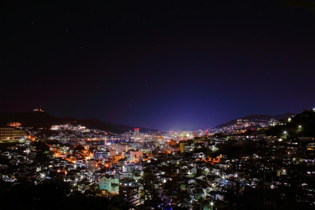 夜景と北斗七星