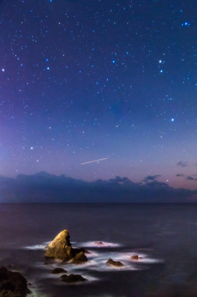 夜空に向かって