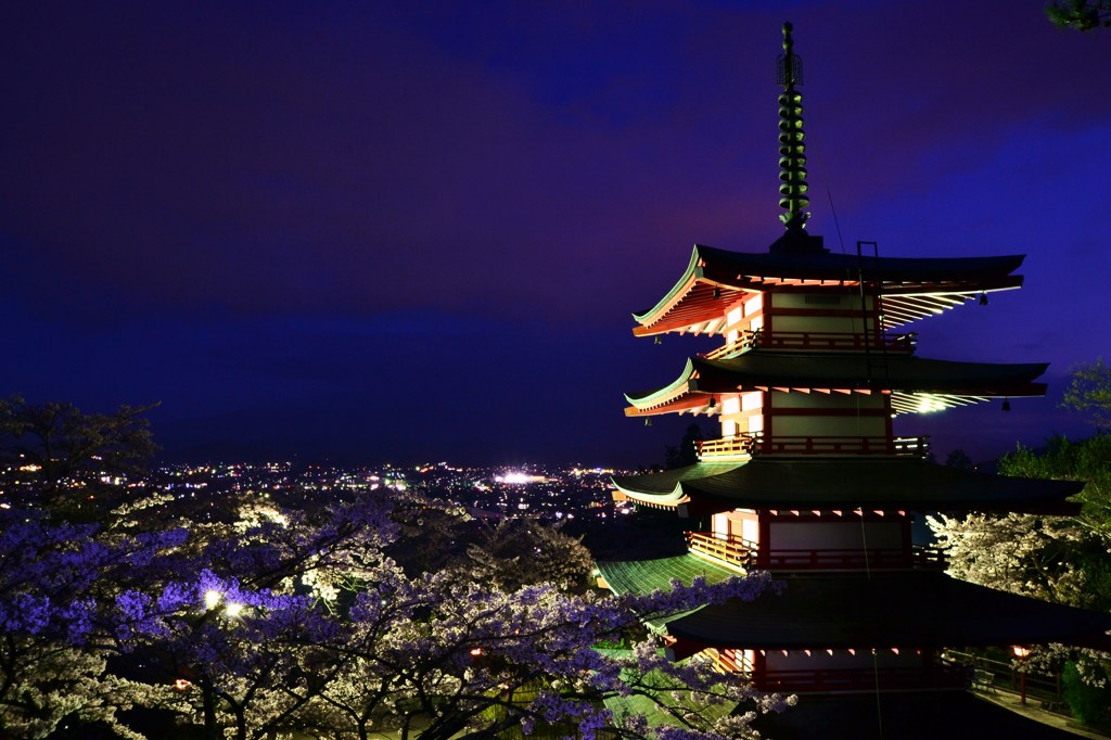 新倉の夜