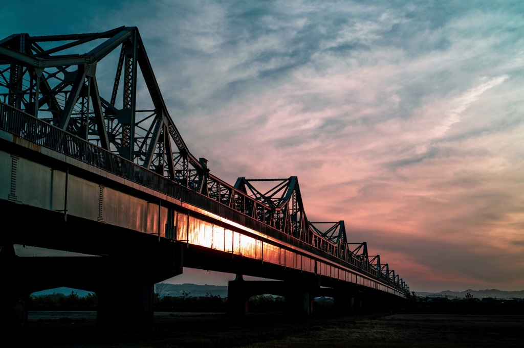 黒光りする橋