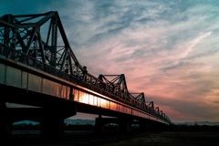 黒光りする橋