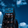 空とビル