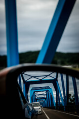 青い鉄橋