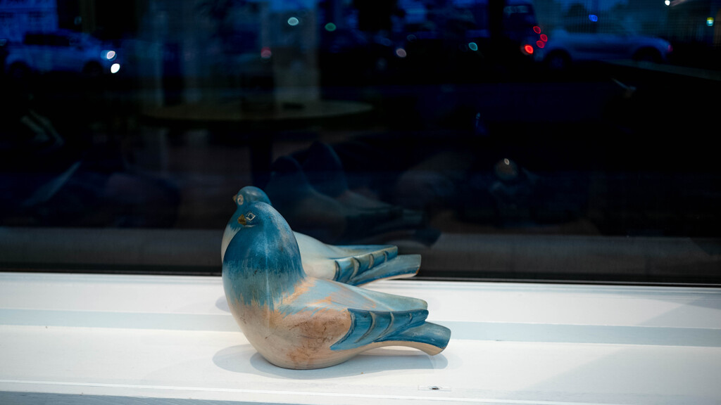 鳩の置物