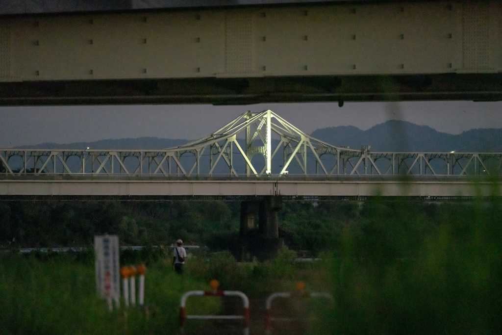 鉄橋の夕刻