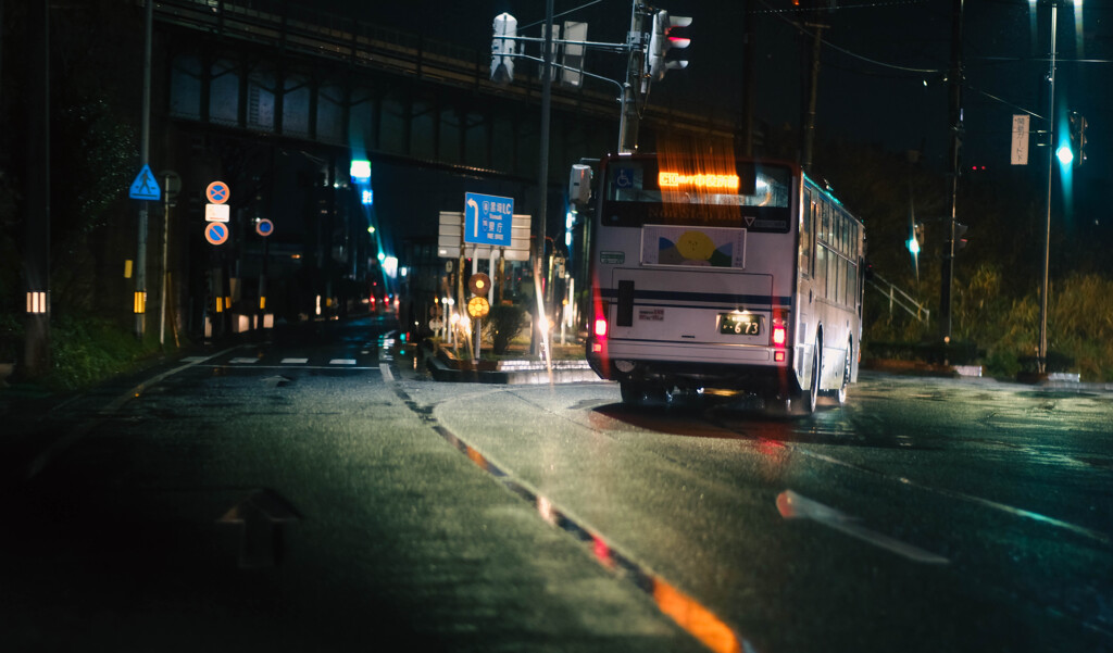 街とバス