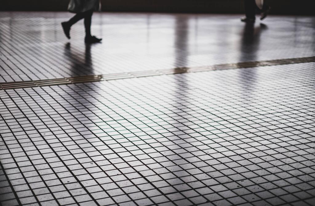 駅にて