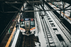 凍てつく駅