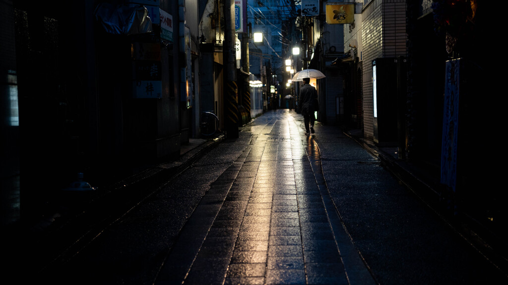 雨の街