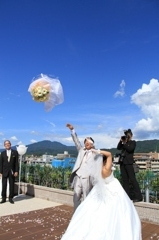 bouquet toss