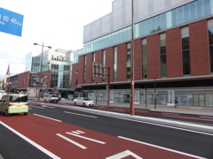 近くにはこんな建物が