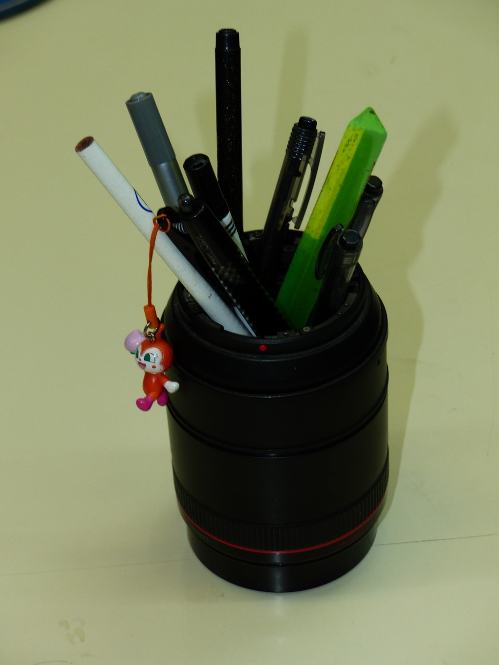 答えは高価なペン立てでした