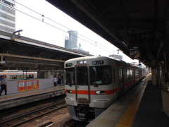 名古屋はすごいビル