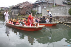 観光客とすれ違い