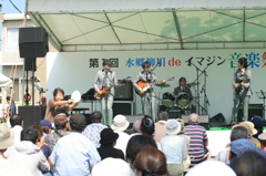 民謡風の踊りも