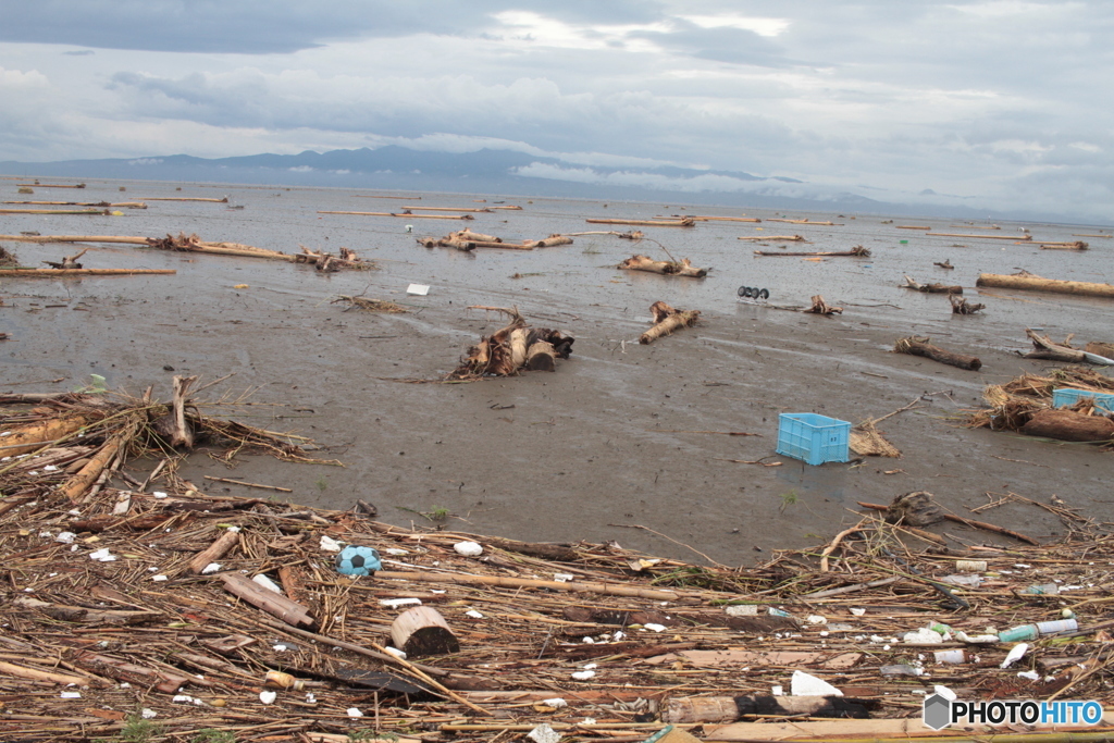 船にぶつかりますね