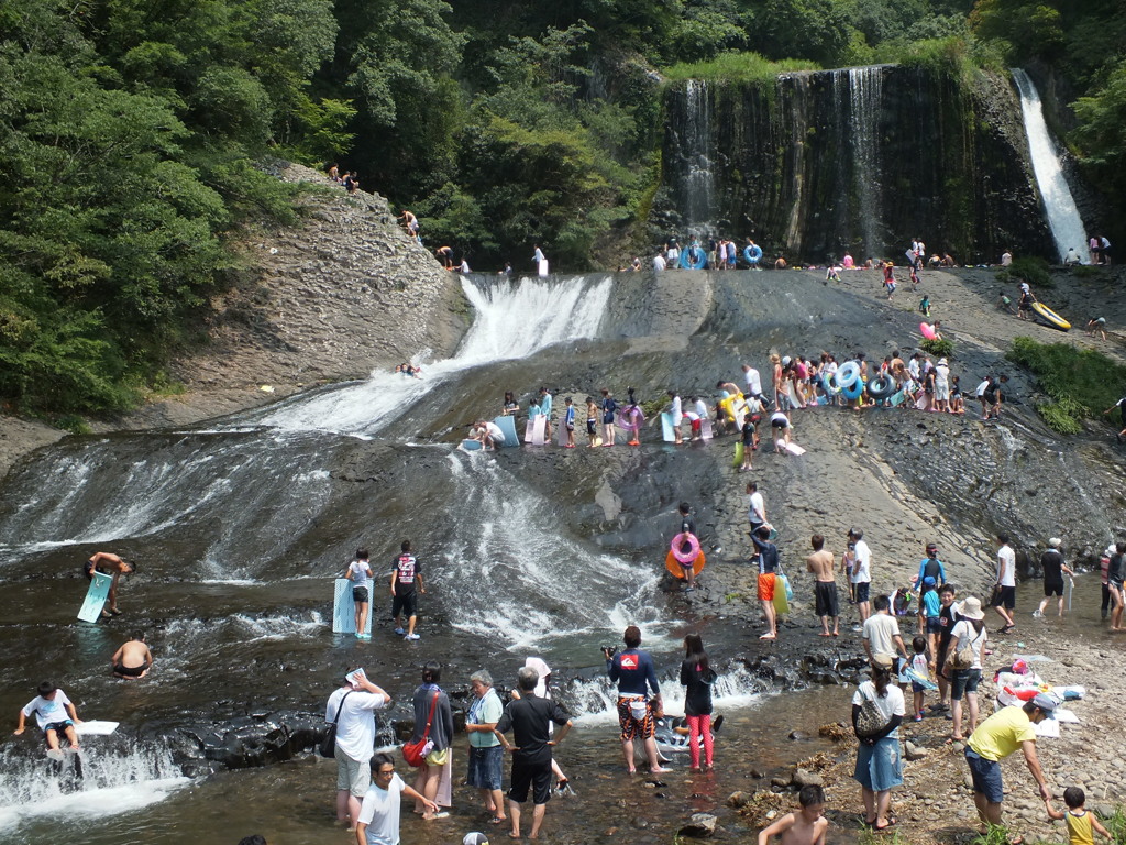 すごい滝ですよ