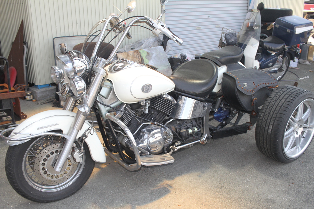 後ろのタイアすごい