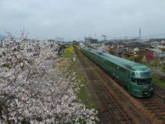 ゆふいんの森という特急です。