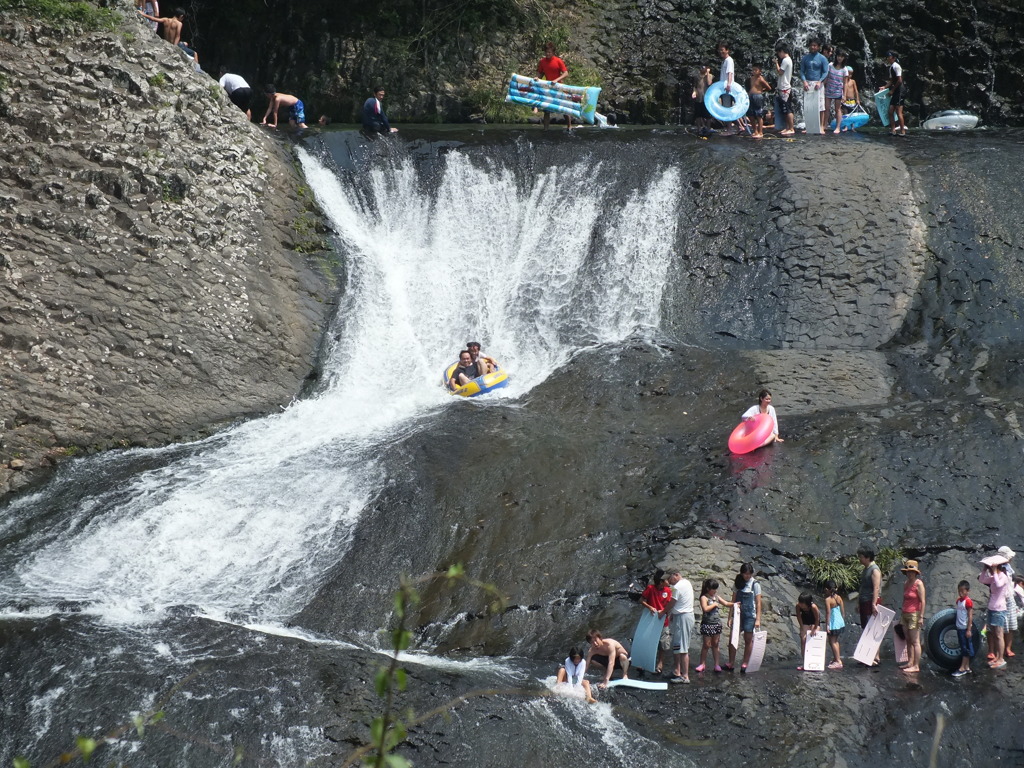 並んでください