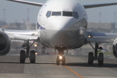 パイロットが手を振ってくれます