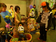 おそろいの服で