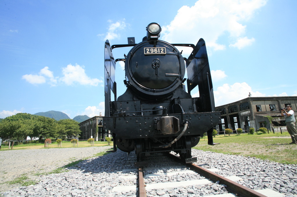 機関庫にもってきました