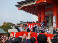 こっちへ投げて