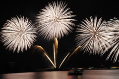 海上花火ですね